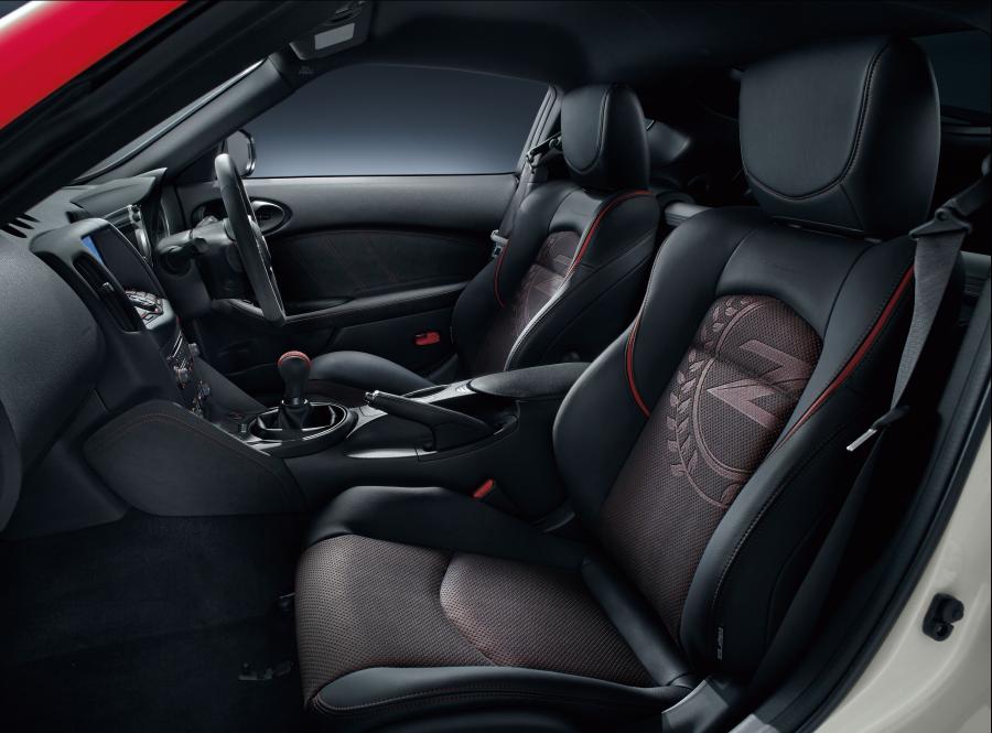 Интерьер Nissan Fairlady Z 50th Anniversary 2019 года  (фото 3 из 21)